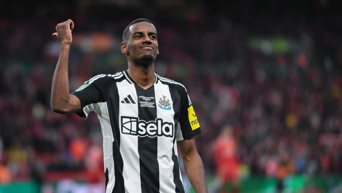 "Saya ingin mengungkapkan rasa terima kasih kepada teman-teman setim, staf, dan terutama kota Newcastle dan suporter luar biasa untuk tiga tahun tidak terlupakan yang kita jalani bersama," ucap Isak di akun media sosial Instagram-nya. "Bersama-sama kita